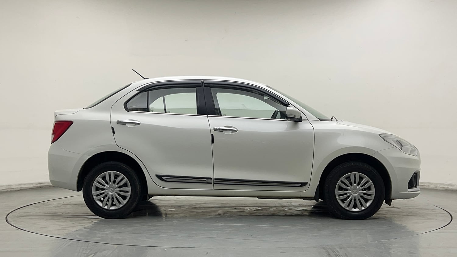 Used 2023 Maruti Suzuki Dzire VXi Petrol Manual exterior RIGHT SIDE VIEW