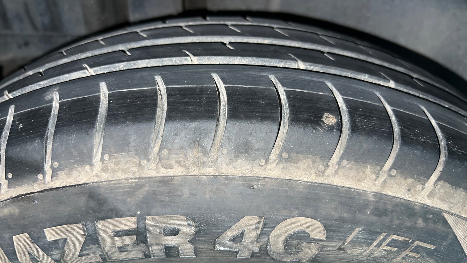 Used 2017 Maruti Suzuki Swift Lxi (O) Petrol Manual tyres RIGHT REAR TYRE TREAD VIEW