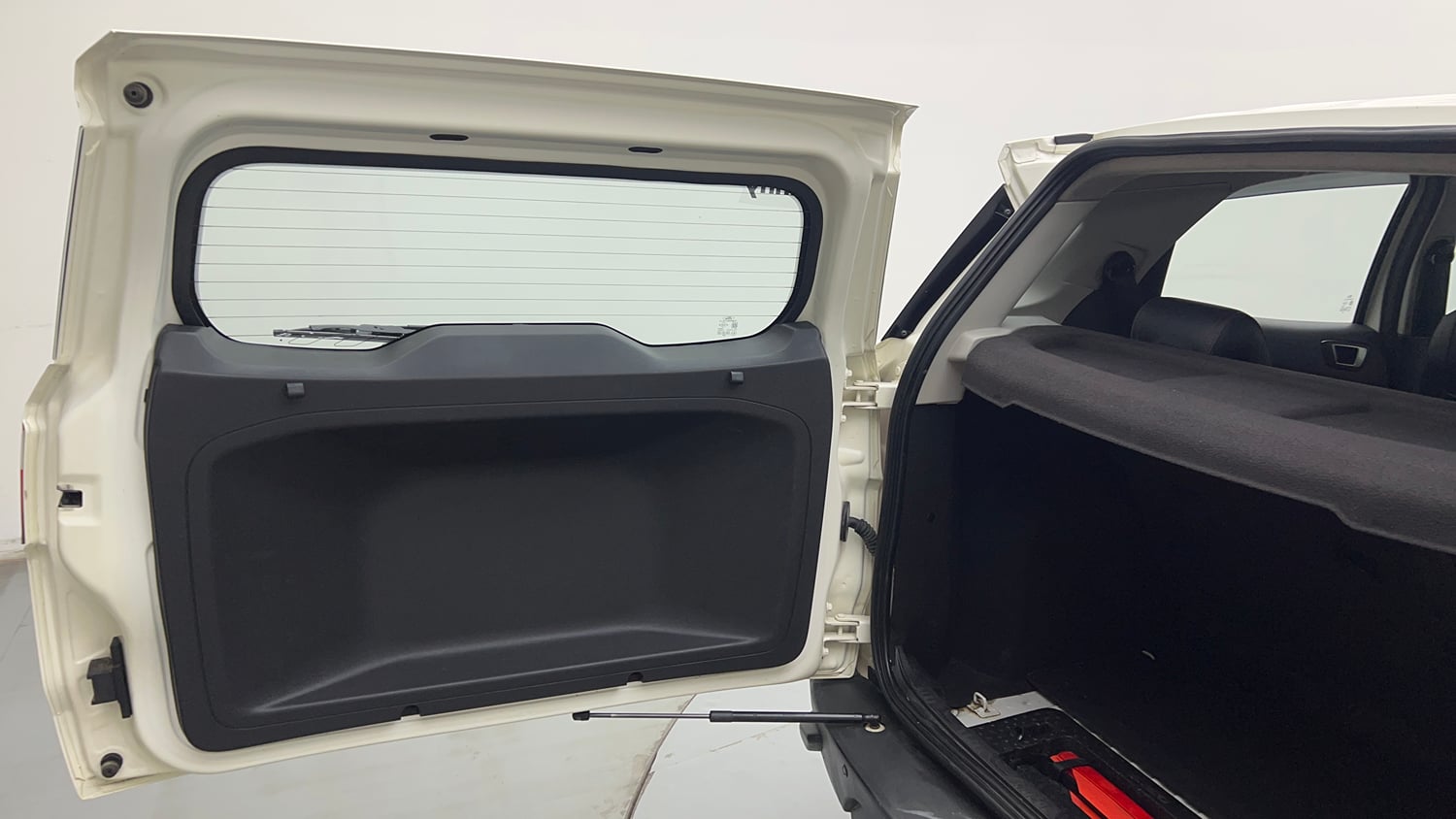 Used 2016 Ford EcoSport Trend 1.5L Ti-VCT Petrol Manual interior DICKY DOOR OPEN VIEW