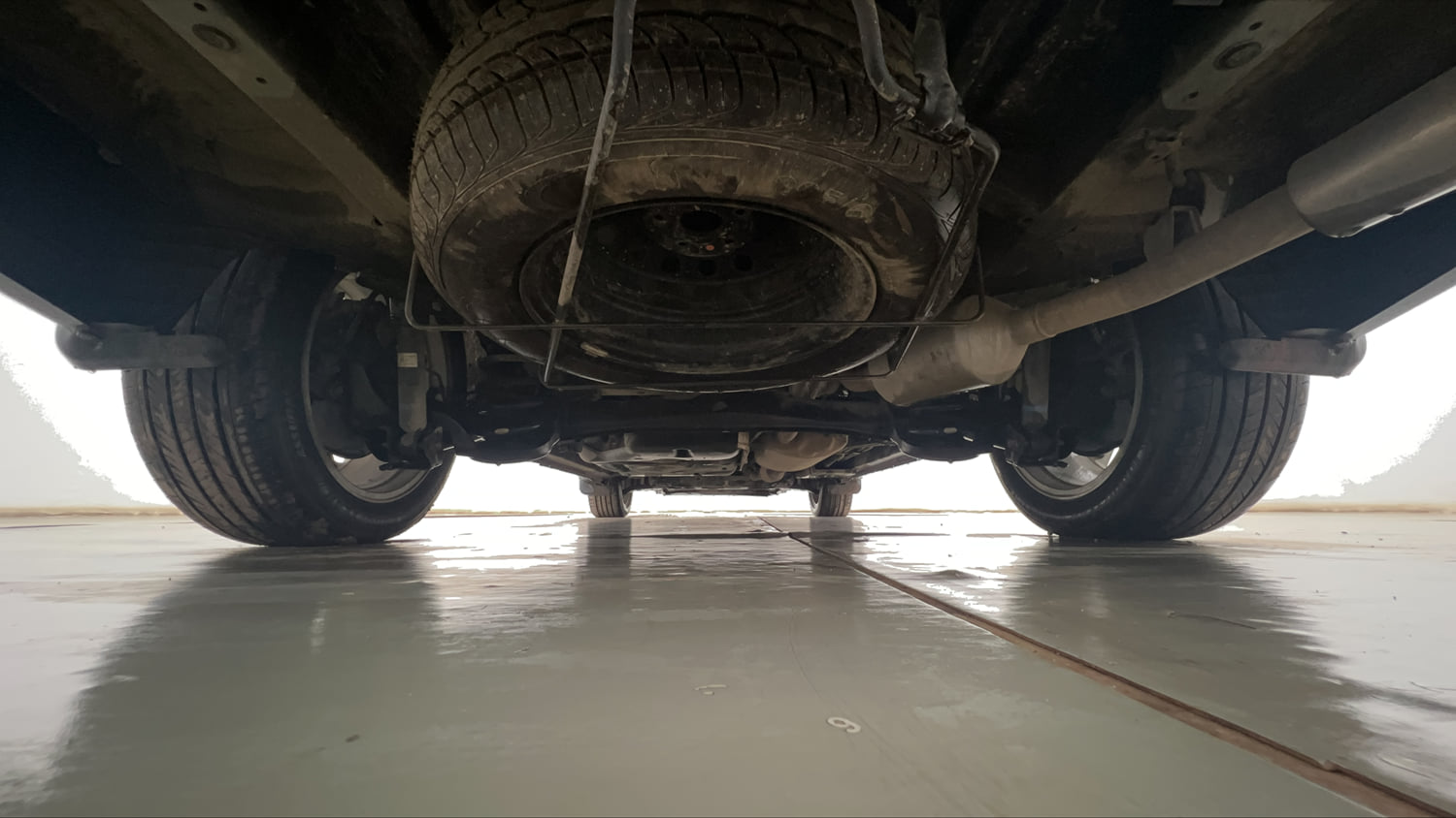 Used 2024 Toyota Innova Hycross ZX Hybrid 7 STR Hybrid Automatic extra REAR UNDERBODY VIEW (TAKEN FROM REAR)