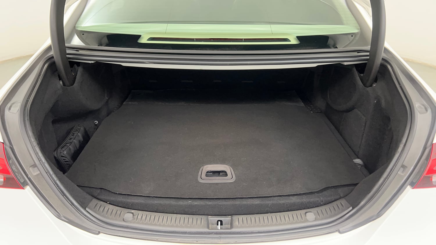 Used 2022 Mercedes-Benz E-Class E 220d Exclusive Diesel Automatic interior DICKY INSIDE VIEW