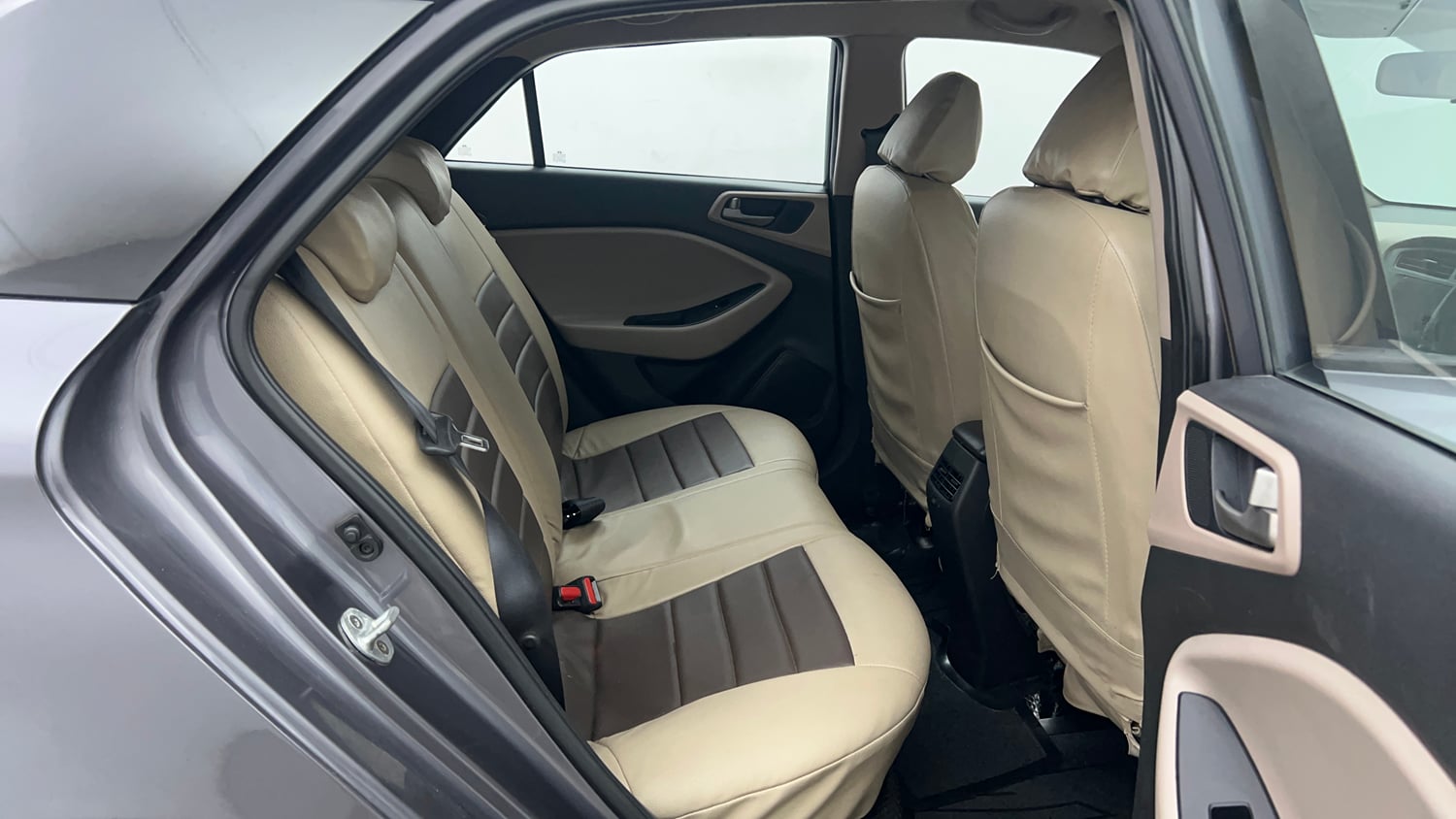 Used 2016 Hyundai Elite i20 Asta 1.2 (O) Petrol Manual interior RIGHT SIDE REAR DOOR CABIN VIEW