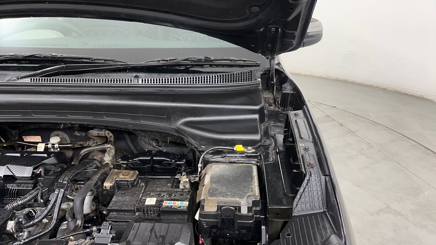 Used 2022 Hyundai Creta EX 1.5 Petrol Petrol Manual engine ENGINE LEFT SIDE HINGE & APRON VIEW