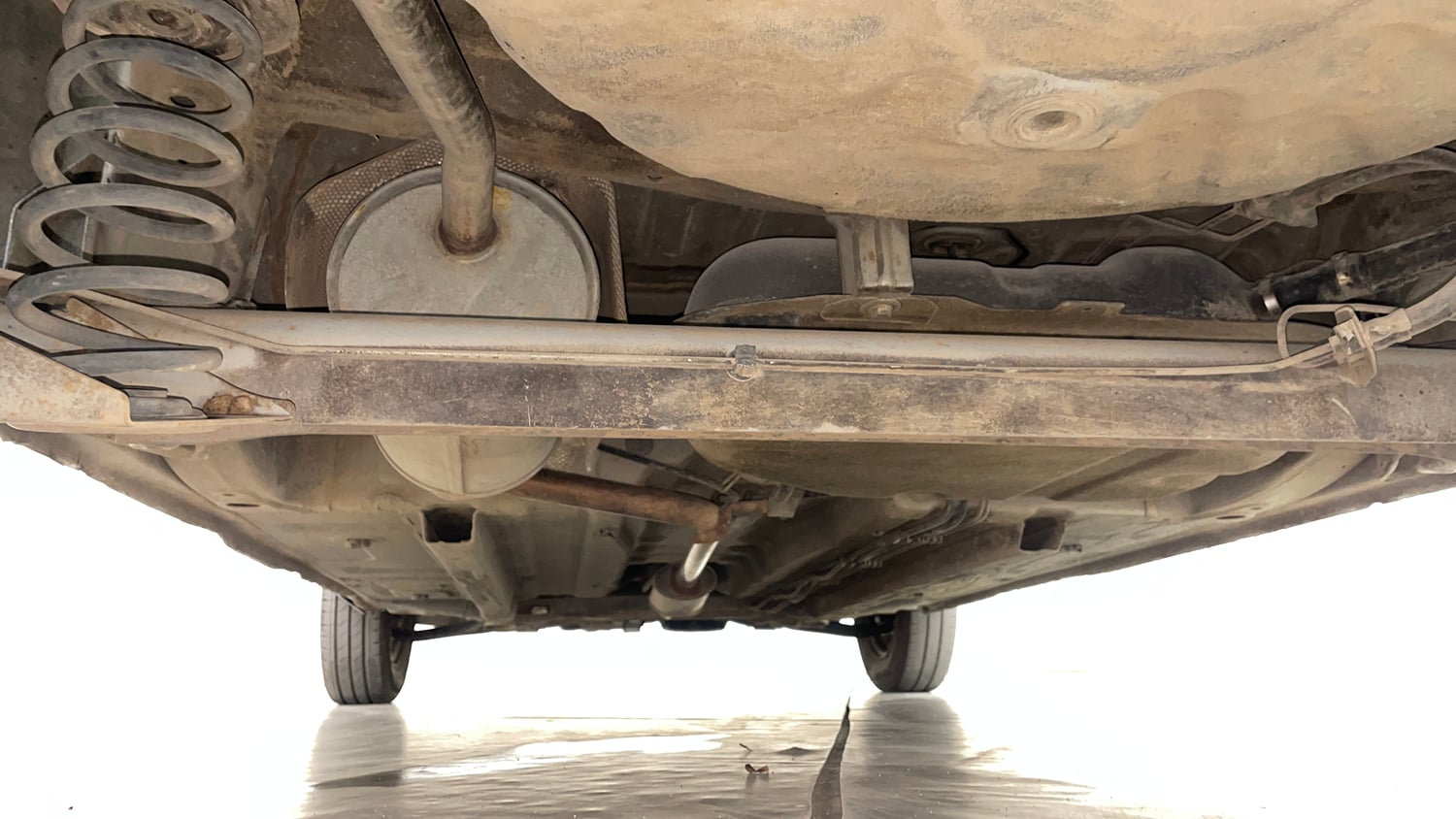 Used 2017 Renault Kwid RXT Petrol Manual extra REAR UNDERBODY VIEW (TAKEN FROM REAR)