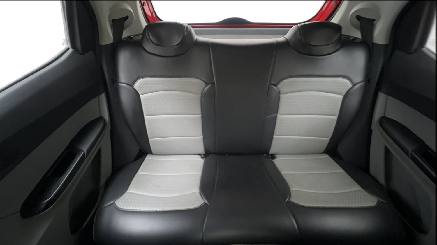 Used 2022 Tata Tiago XT Petrol Manual interior REAR SEAT CONDITION VIEW