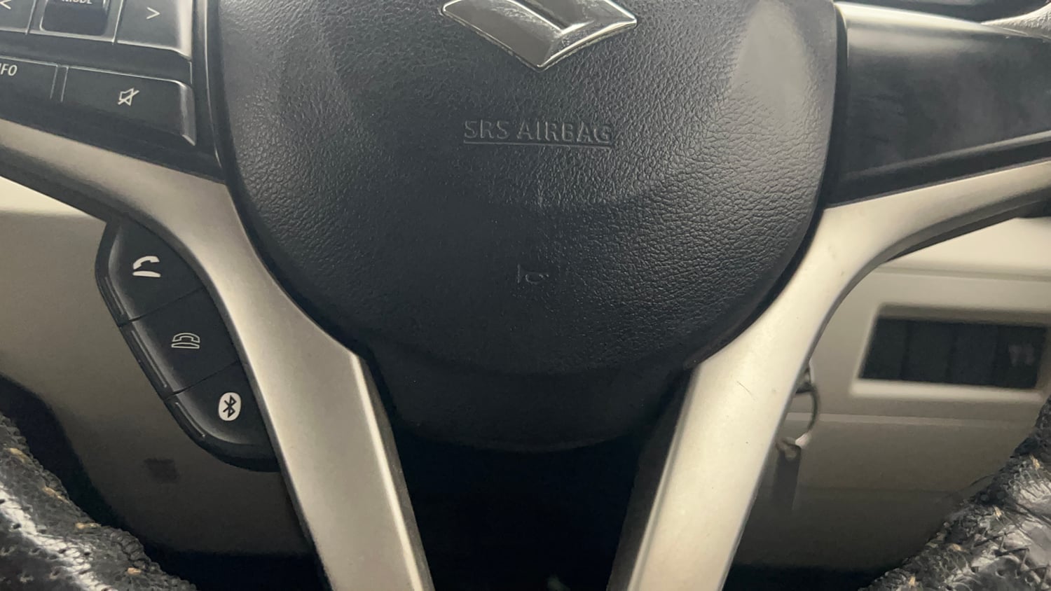 Used 2017 Maruti Suzuki Ignis Delta 1.2 MT Petrol Manual top_features Steering mounted controls