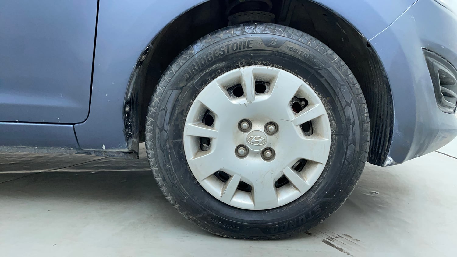 Used 2013 Hyundai i20 Magna (O) 1.2 Petrol Manual tyres RIGHT FRONT TYRE RIM VIEW