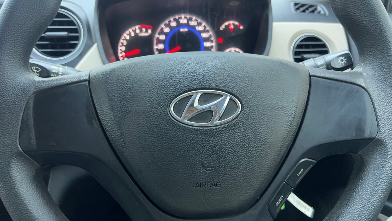 Used 2017 Hyundai Grand i10 Magna 1.2 Kappa VTVT Petrol Manual top_features Airbags