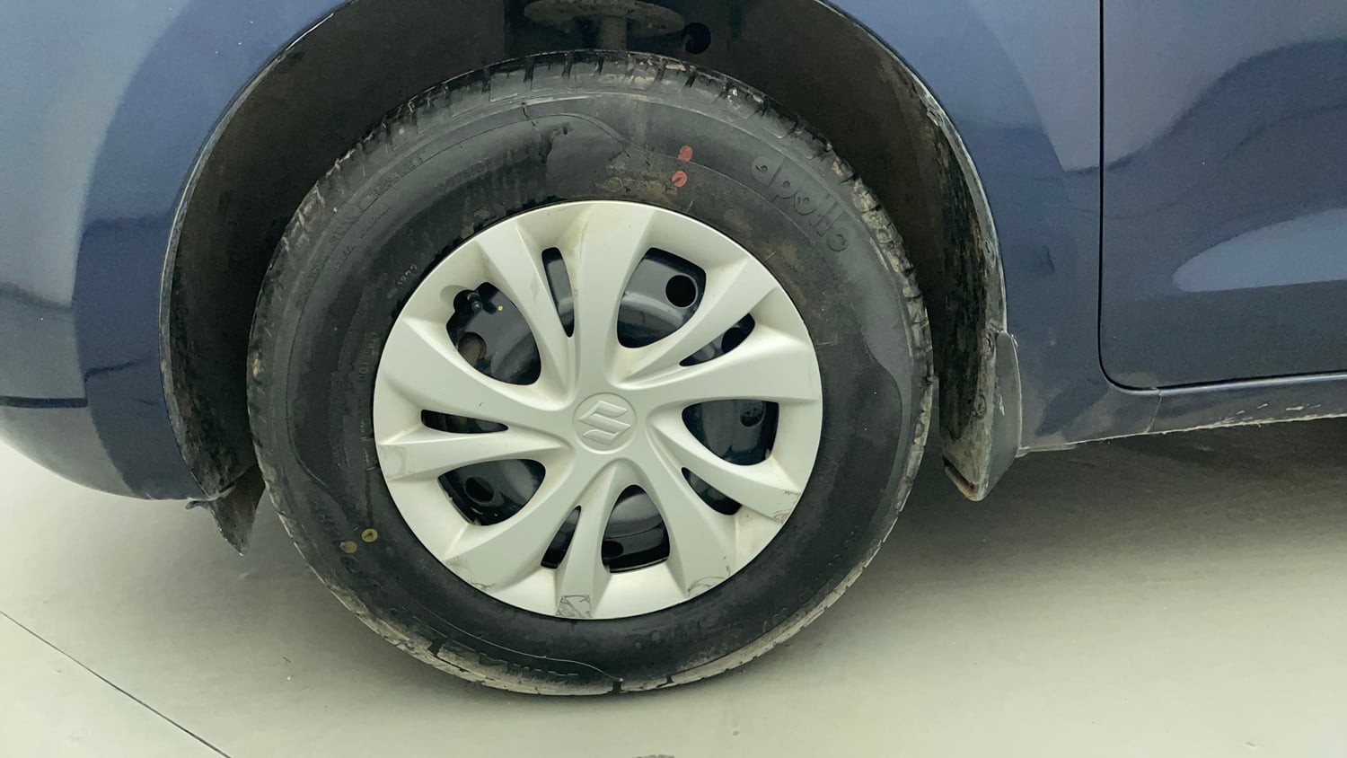 Used 2022 Maruti Suzuki Swift VXi Petrol Manual tyres LEFT FRONT TYRE RIM VIEW