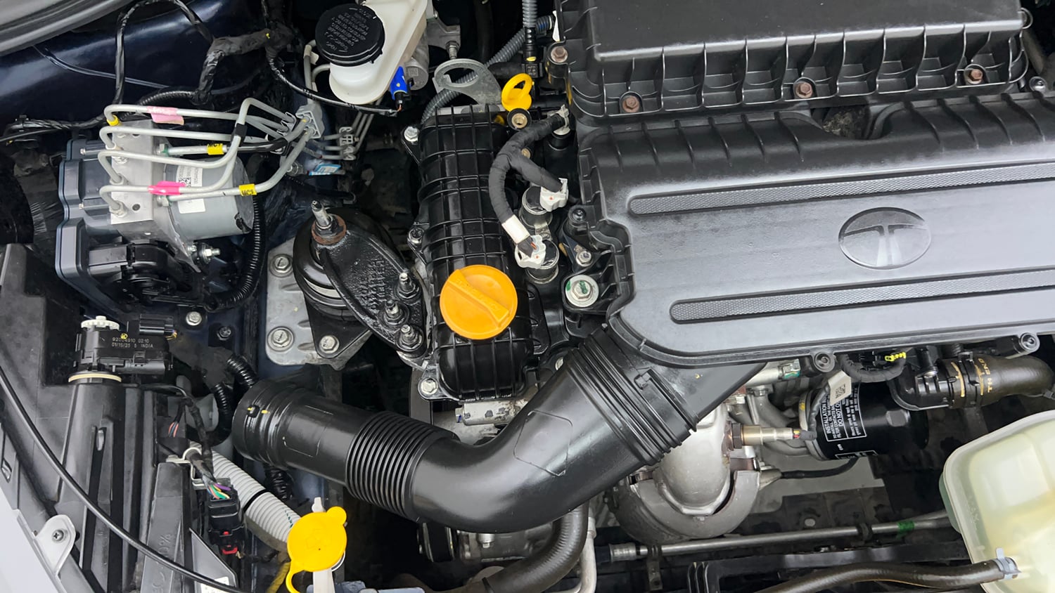 Used 2025 Tata Tiago XZA Petrol Automatic engine ENGINE RIGHT SIDE VIEW
