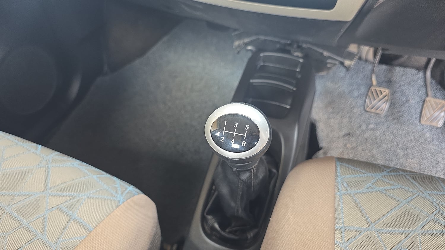 Used 2015 Maruti Suzuki Wagon R VXI Petrol Manual interior GEAR  KNOB VIEW