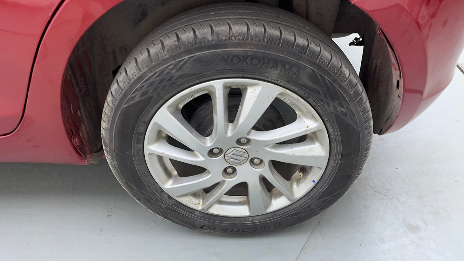 Used 2014 Maruti Suzuki Swift ZXi Petrol Manual tyres LEFT REAR TYRE RIM VIEW