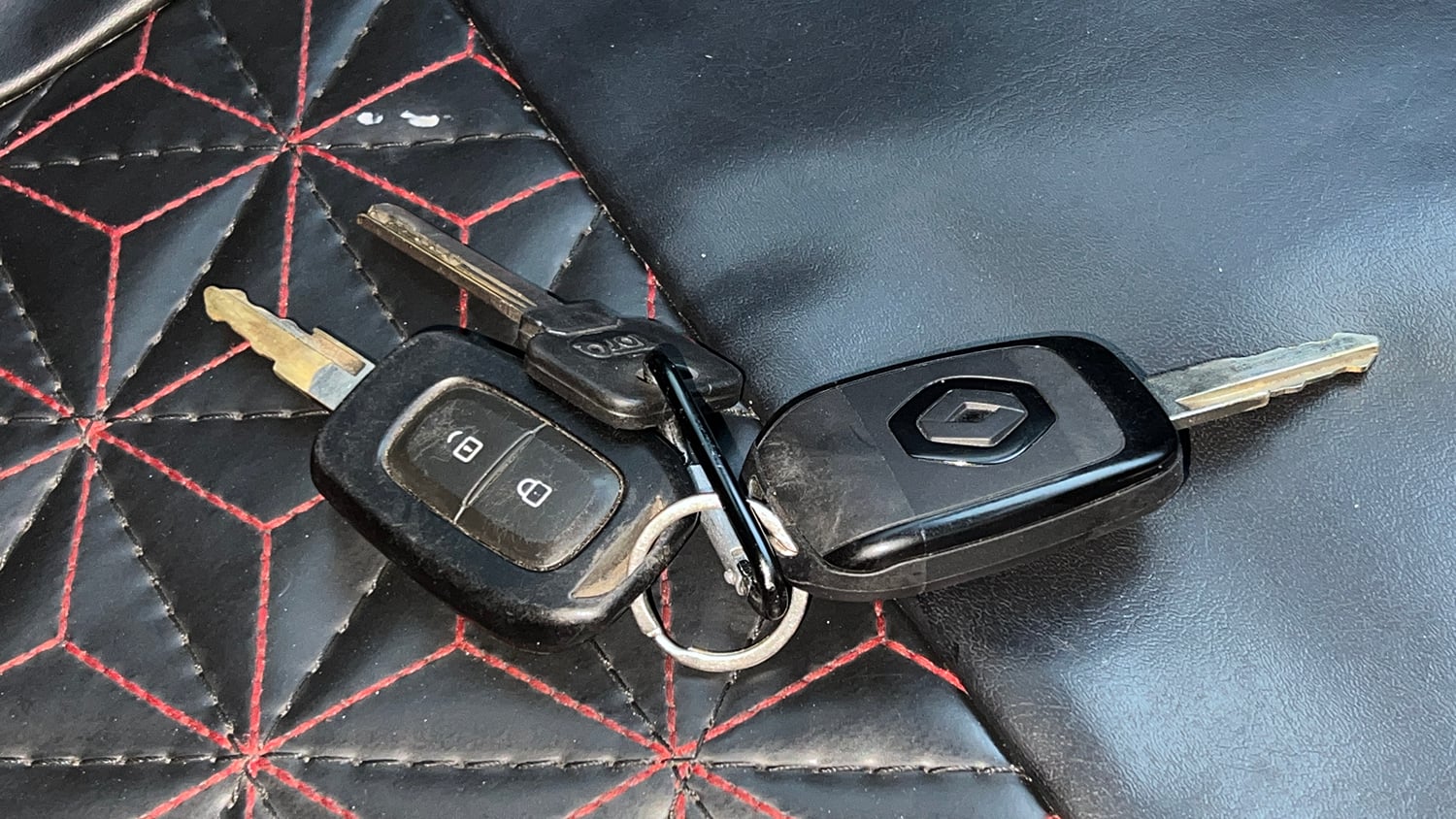 Used 2022 Renault Kwid RXT 1.0 (O) Petrol Manual extra CAR KEY VIEW