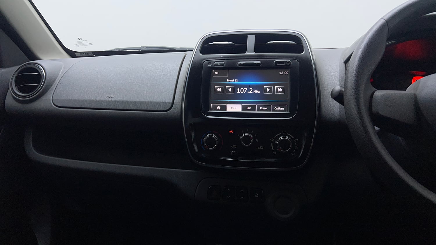 Used 2016 Renault Kwid RXT Petrol Manual interior MUSIC SYSTEM & AC CONTROL VIEW