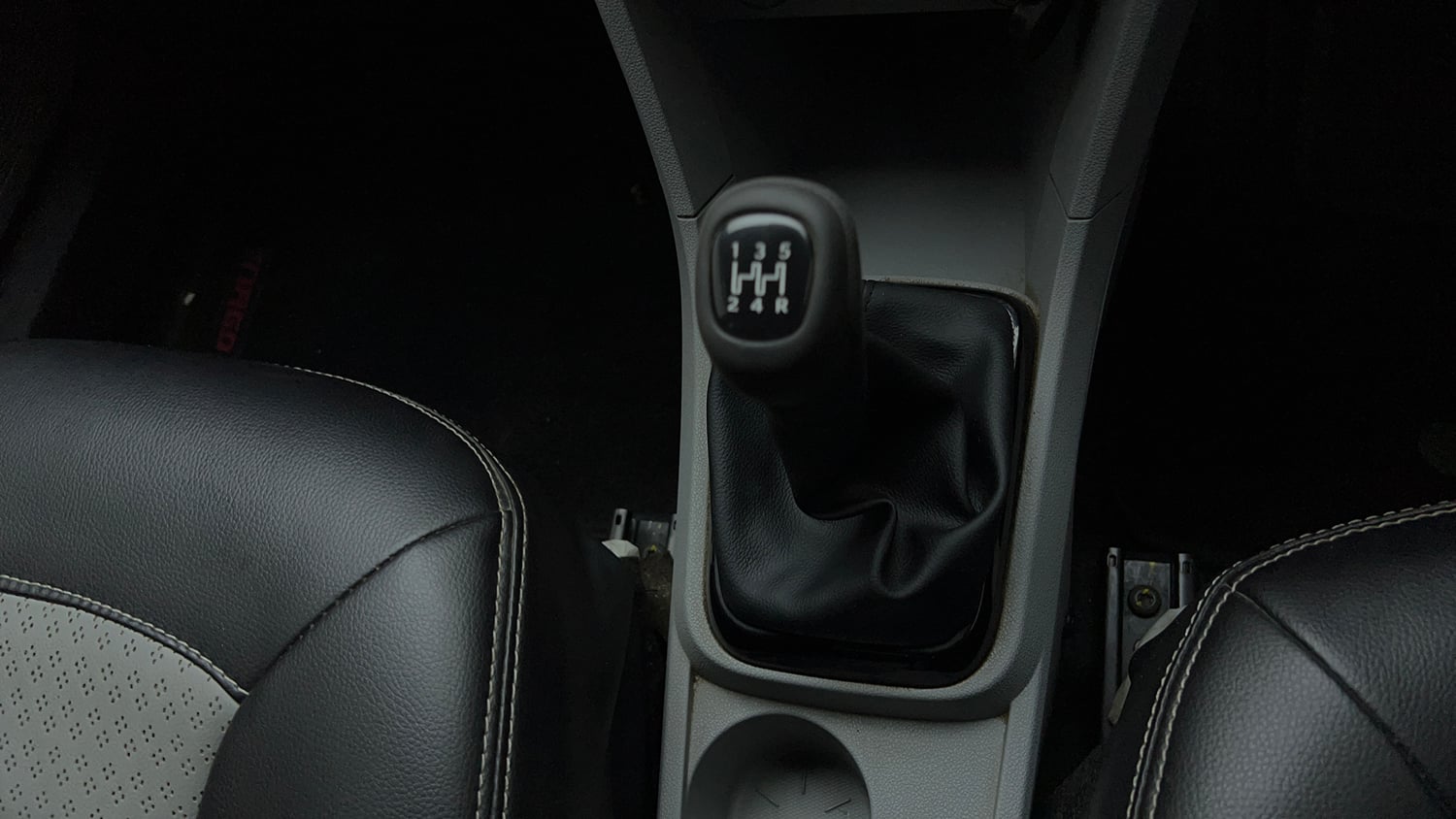 Used 2022 Tata Tiago XT Petrol Manual interior GEAR  KNOB VIEW