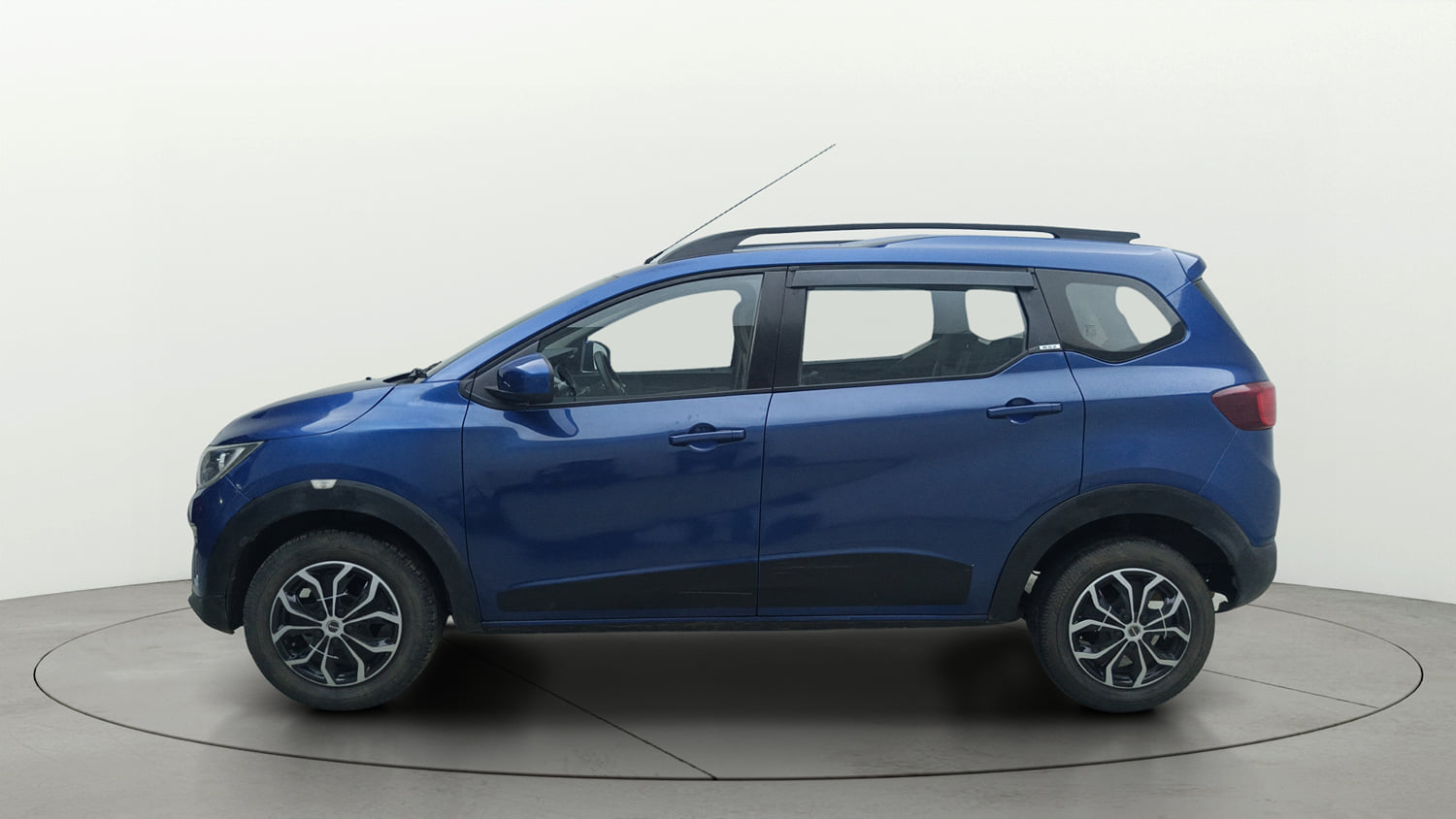 Used 2020 Renault Triber RXZ Petrol Manual exterior LEFT SIDE VIEW