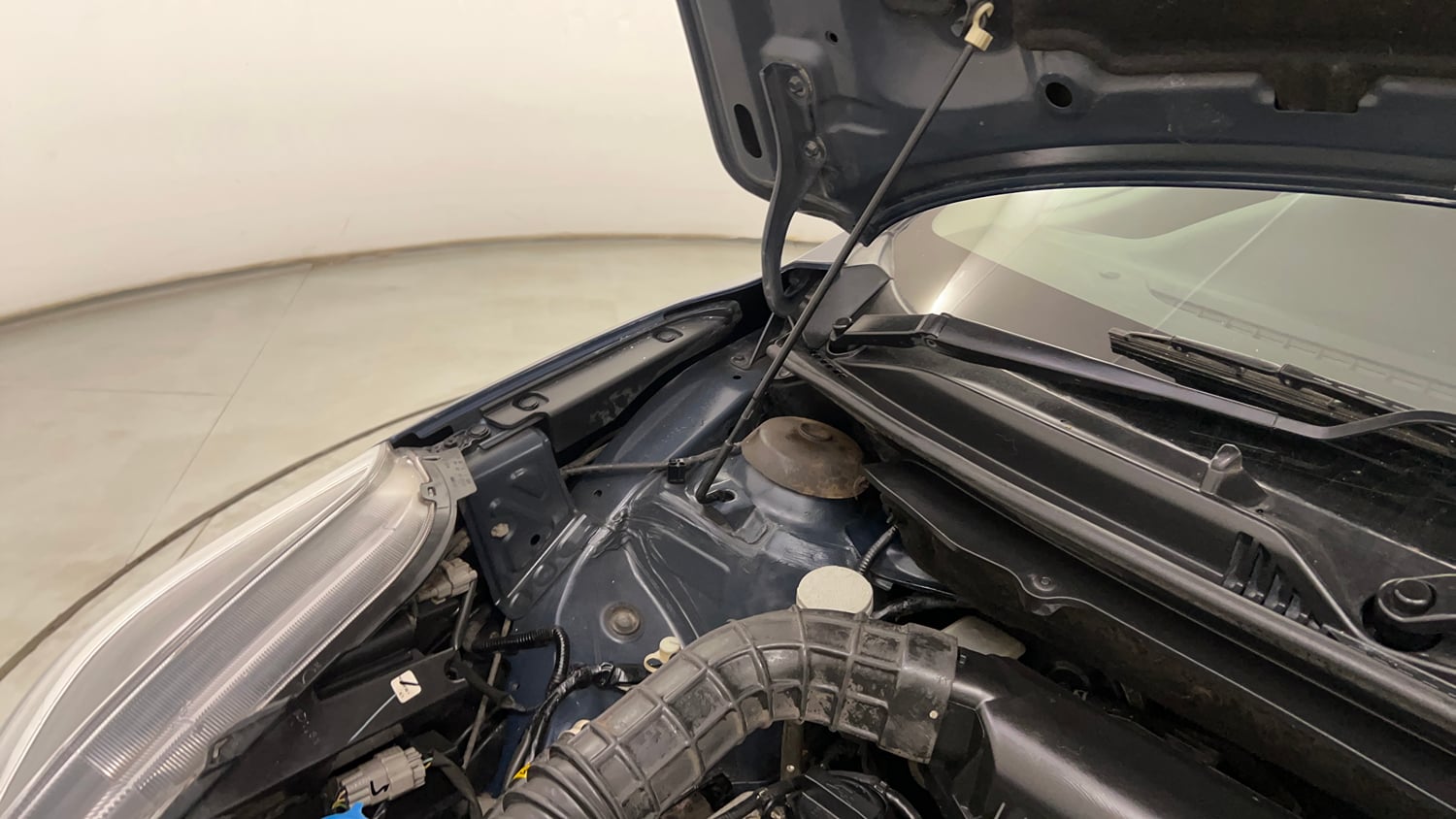 Used 2019 Maruti Suzuki Baleno Alpha Automatic Petrol Automatic engine ENGINE RIGHT SIDE HINGE & APRON VIEW