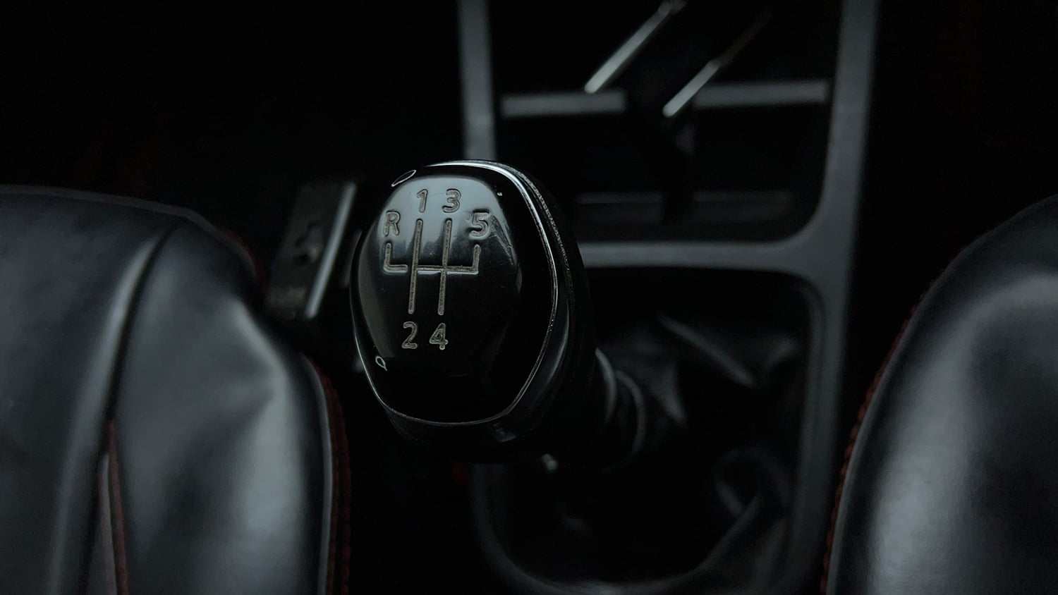 Used 2022 Renault Kwid RXT 1.0 (O) Petrol Manual interior GEAR  KNOB VIEW