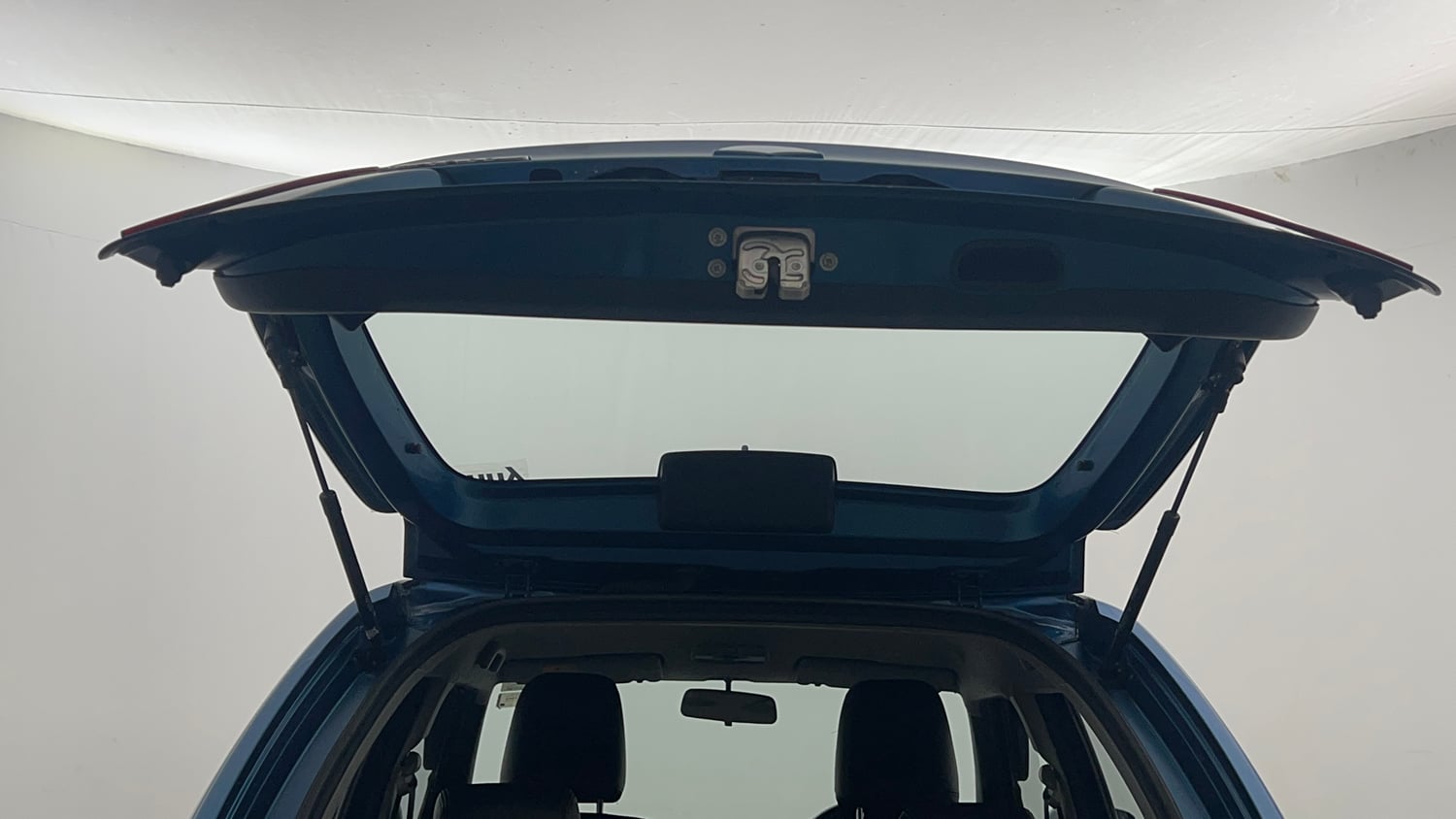 Used 2017 Maruti Suzuki Ignis Delta 1.2 MT Petrol Manual interior DICKY DOOR OPEN VIEW