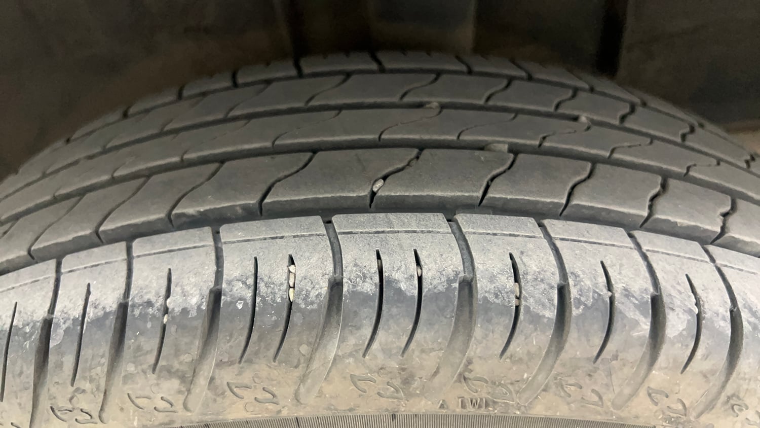 Used 2021 Renault Kiger RXZ MT Petrol Manual tyres LEFT REAR TYRE TREAD VIEW