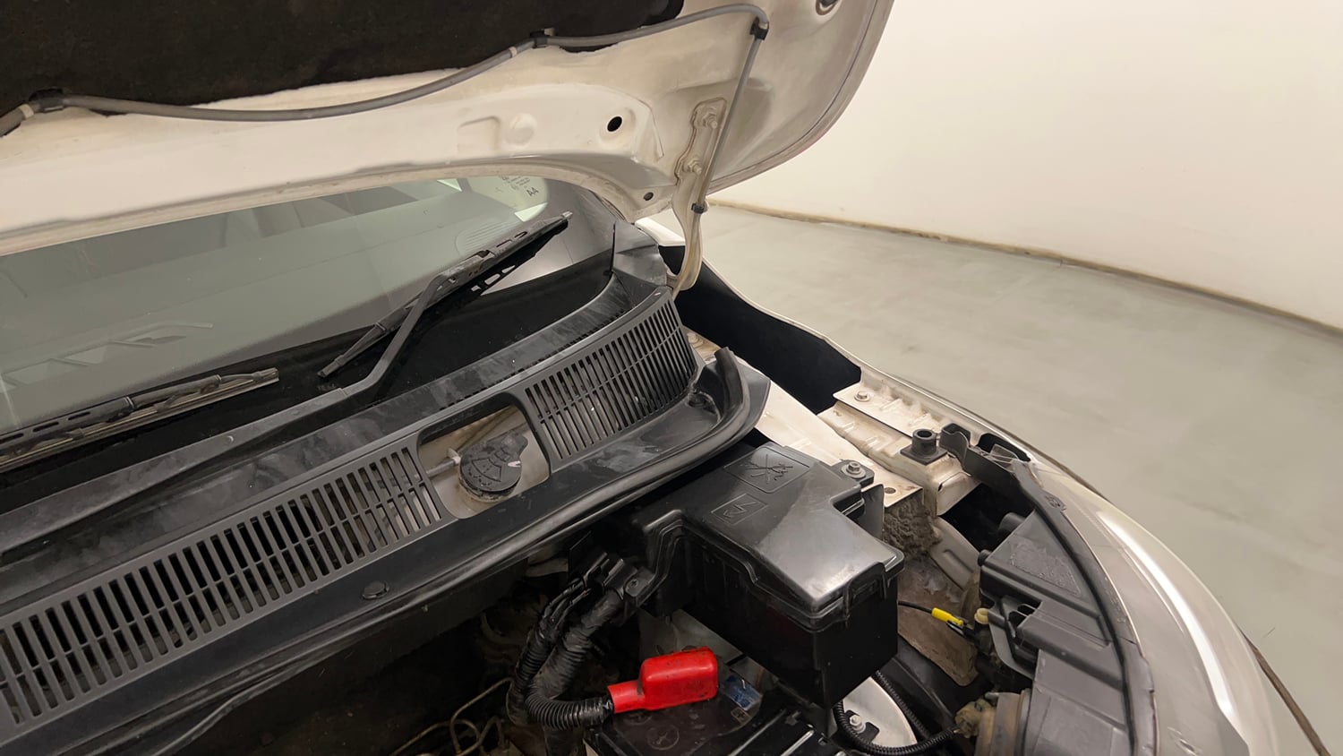 Used 2022 Renault Triber RXZ Petrol Manual engine ENGINE LEFT SIDE HINGE & APRON VIEW