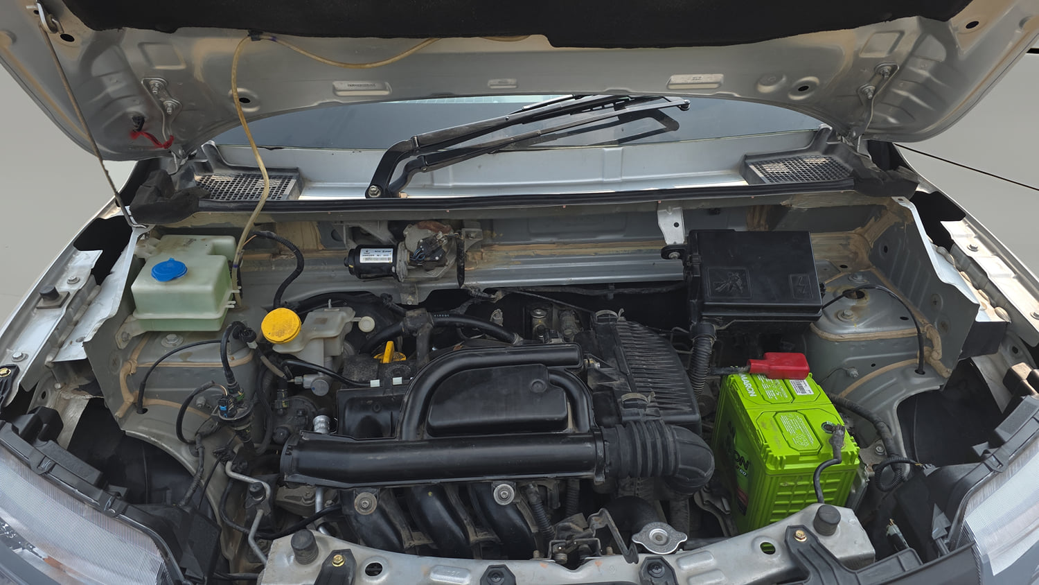 Used 2021 Renault Kwid RXT 1.0 Opt Petrol Manual engine ENGINE & BONNET OPEN FRONT VIEW
