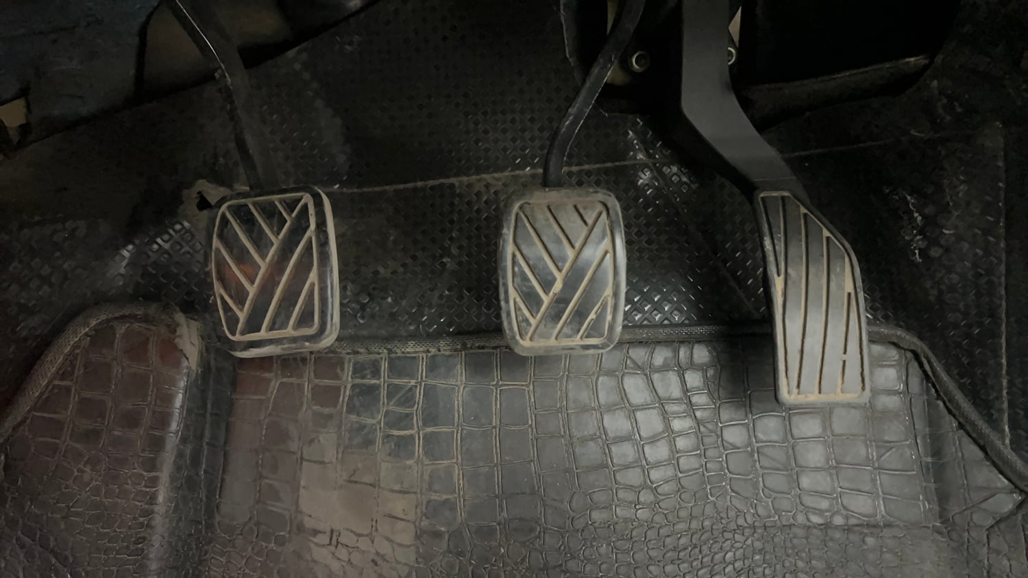 Used 2016 Maruti Suzuki Vitara Brezza ZDi+ Dual Tone Diesel Manual interior PEDALS VIEW