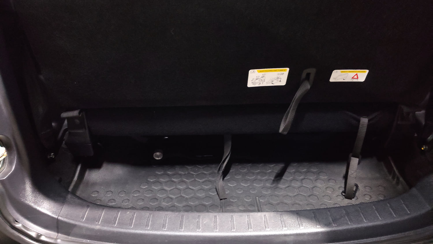 Used 2022 Mahindra Scorpio N Z8 L Petrol MT 7 STR Petrol Manual interior DICKY INSIDE VIEW