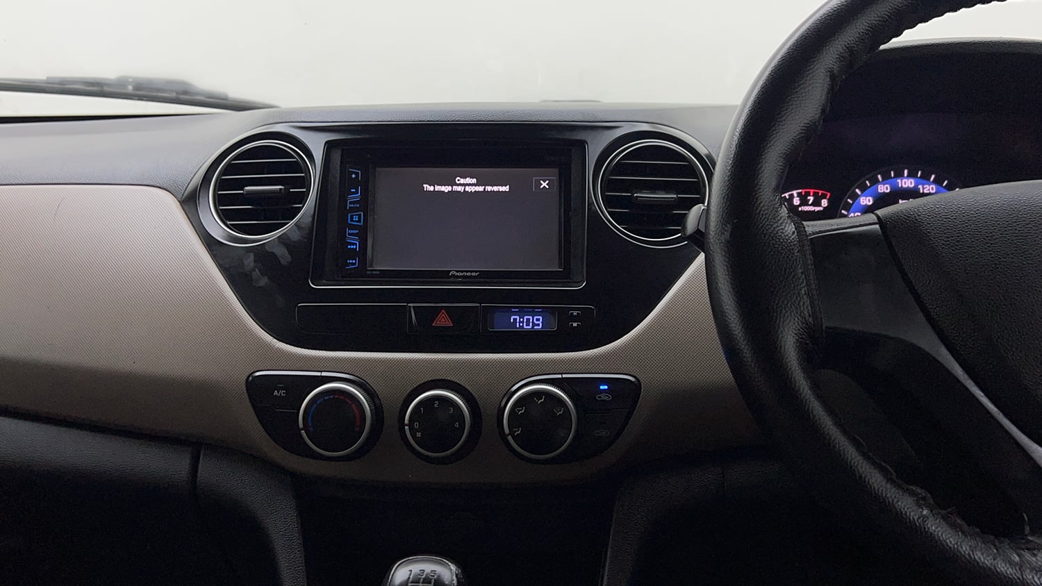 Used 2017 Hyundai Xcent Base ABS 1.2 Petrol Manual interior MUSIC SYSTEM & AC CONTROL VIEW