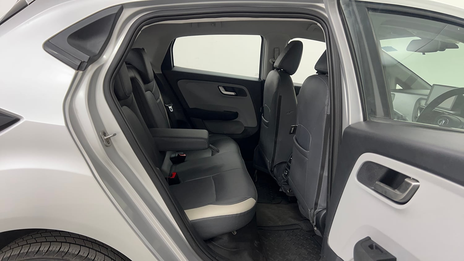 Used 2020 Tata Altroz XZ Petrol Petrol Manual interior RIGHT SIDE REAR DOOR CABIN VIEW