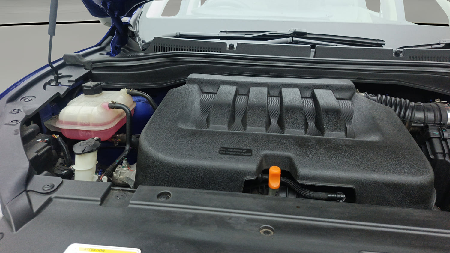 Used 2022 Mahindra XUV700 AX 7 Petrol AT 7 STR Petrol Automatic engine ENGINE RIGHT SIDE HINGE & APRON VIEW