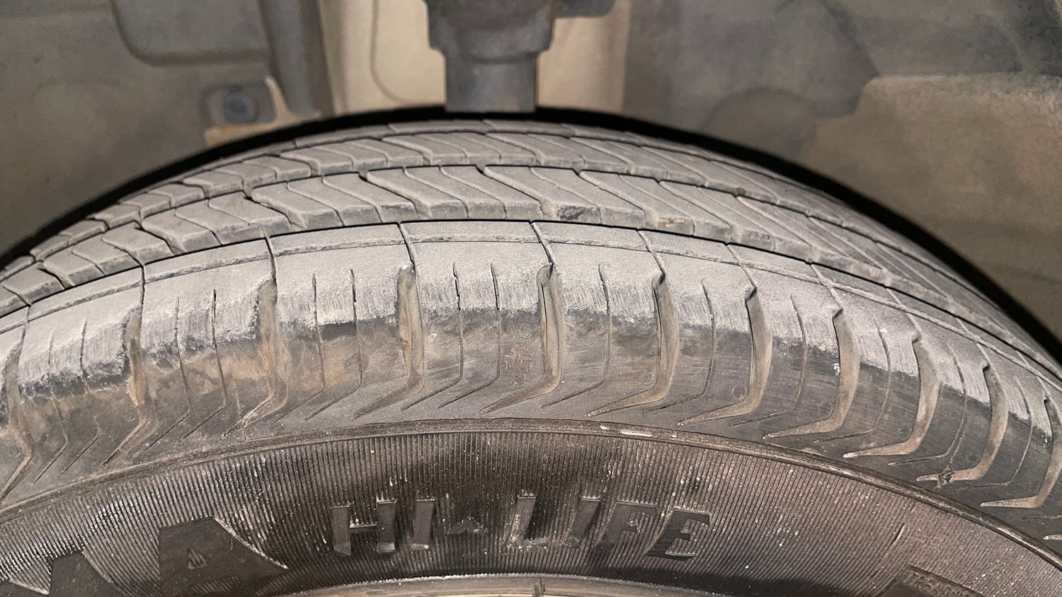 Used 2017 Renault Kwid RXT Petrol Manual tyres LEFT FRONT TYRE TREAD VIEW