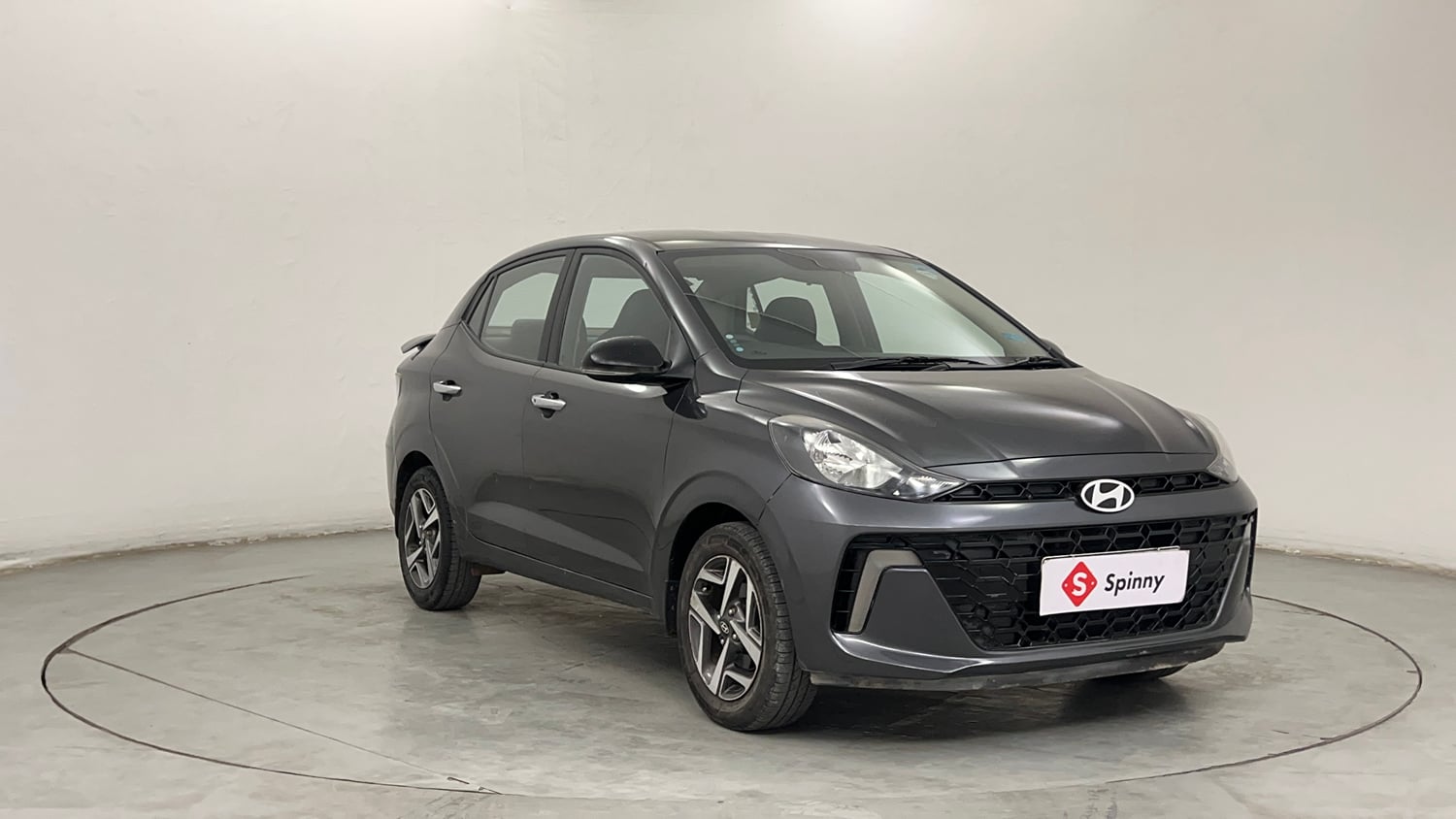 Used 2023 Hyundai Aura SX 1.2 CNG Cng Manual exterior RIGHT FRONT CORNER VIEW