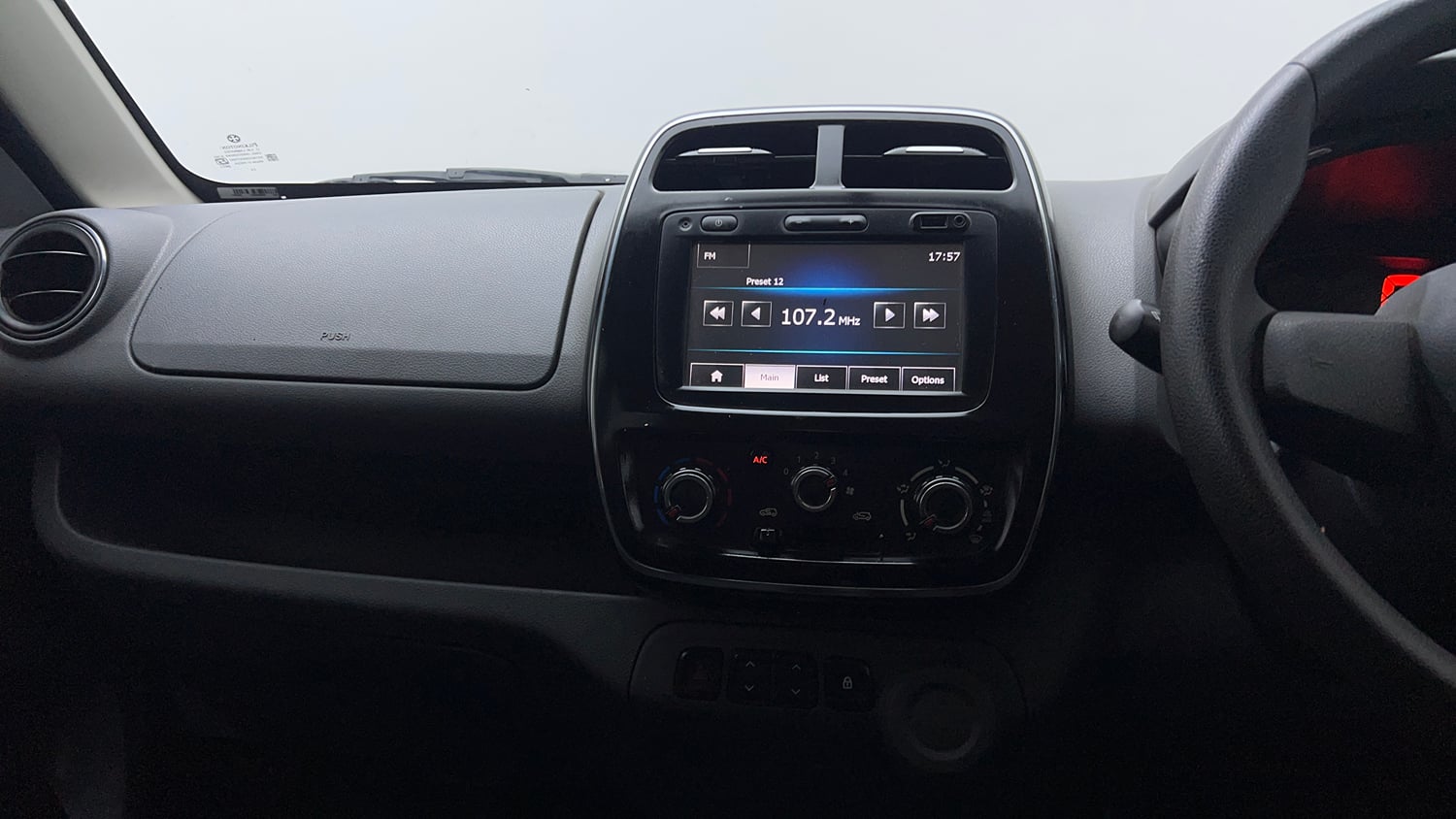 Used 2016 Renault Kwid RXT Petrol Manual top_features Touch screen infotainment system