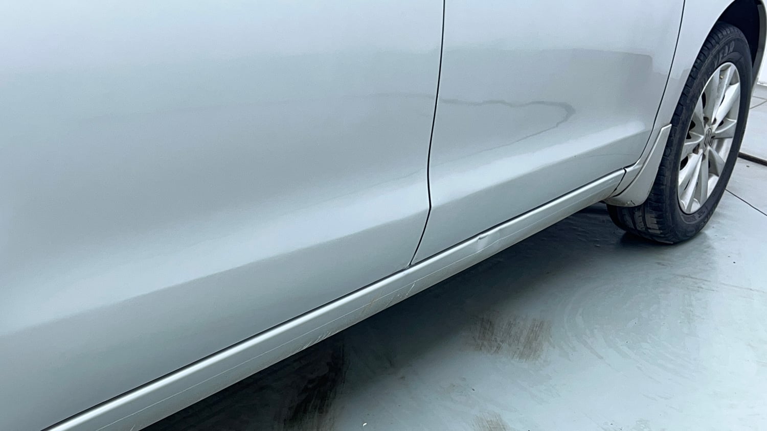 Used 2015 Maruti Suzuki Ertiga ZXi Petrol Manual dents MINOR DENT
