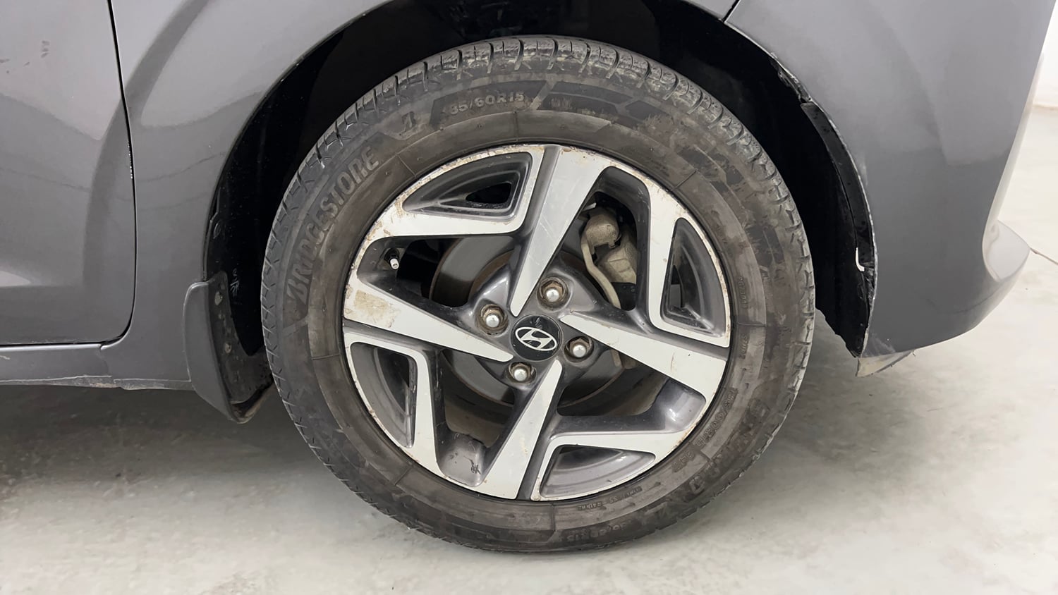 Used 2023 Hyundai Aura SX 1.2 CNG Cng Manual tyres RIGHT FRONT TYRE RIM VIEW