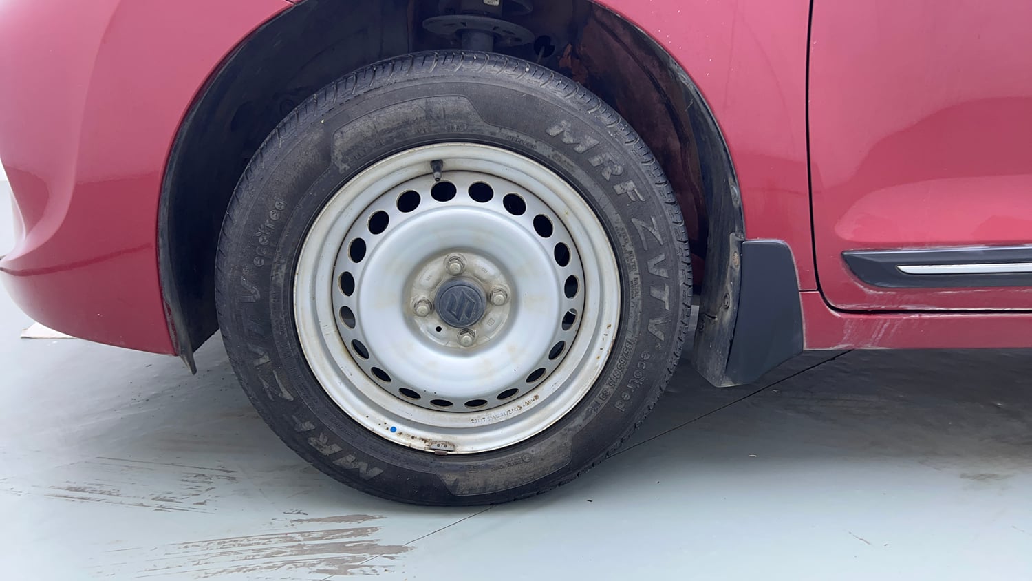 Used 2021 Maruti Suzuki Baleno Sigma Petrol Manual tyres LEFT FRONT TYRE RIM VIEW