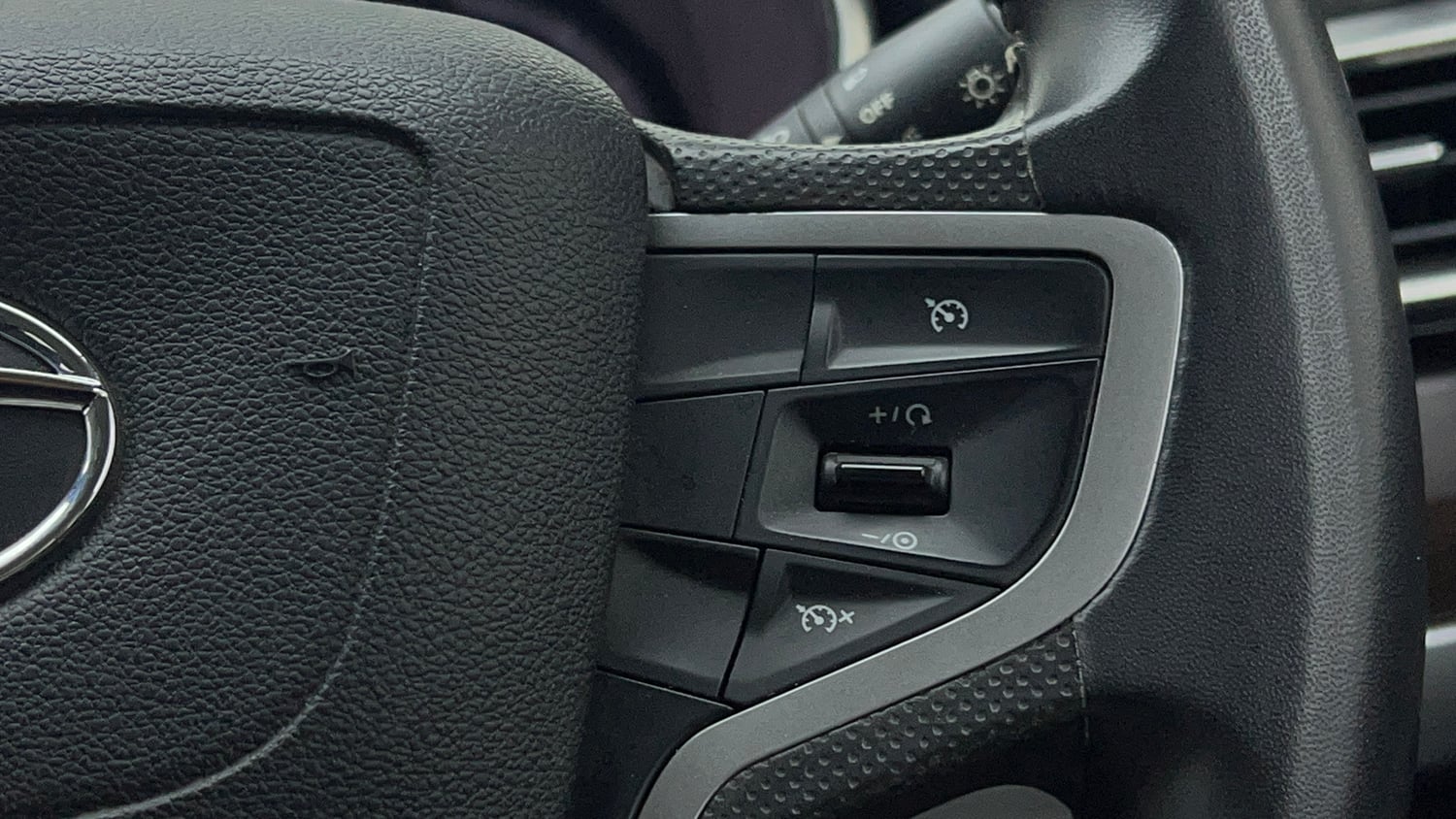 Used 2022 Tata Harrier XT Diesel Manual top_features Cruise control