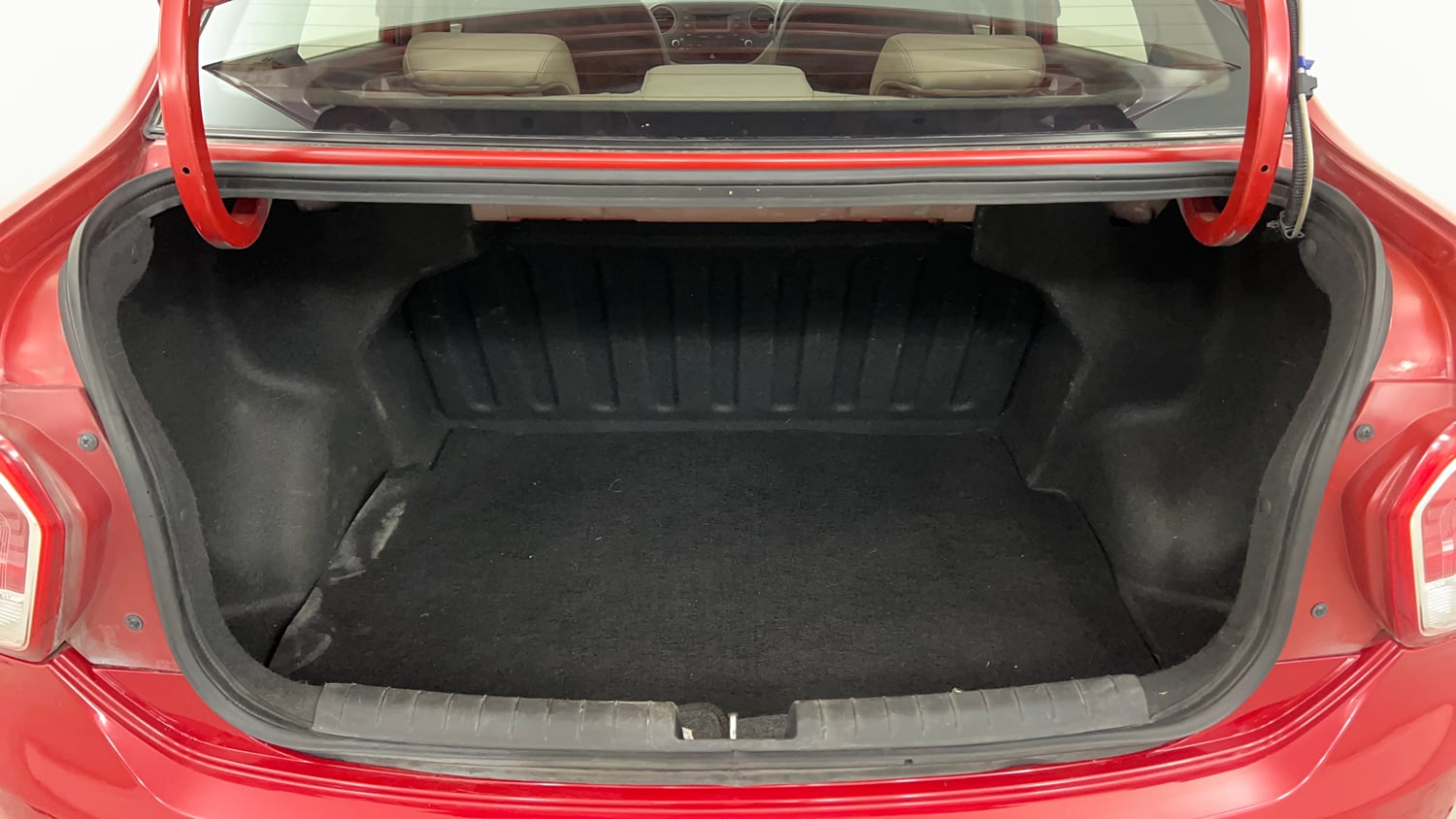 Used 2016 Hyundai Xcent SX 1.2 (O) Petrol Manual interior DICKY INSIDE VIEW