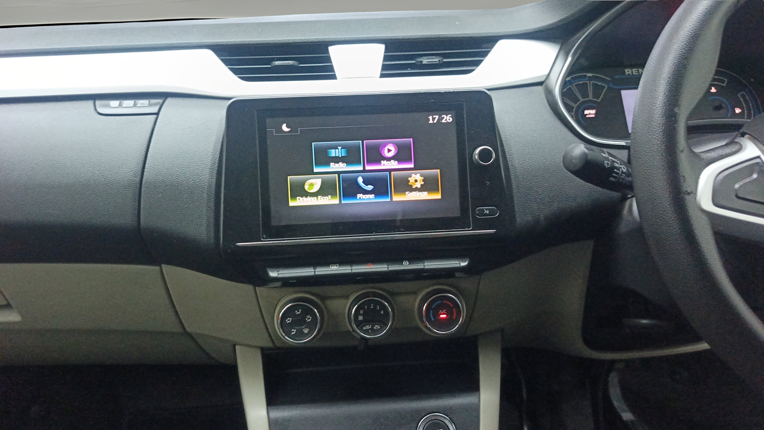 Used 2020 Renault Triber RXZ Petrol Manual interior MUSIC SYSTEM & AC CONTROL VIEW