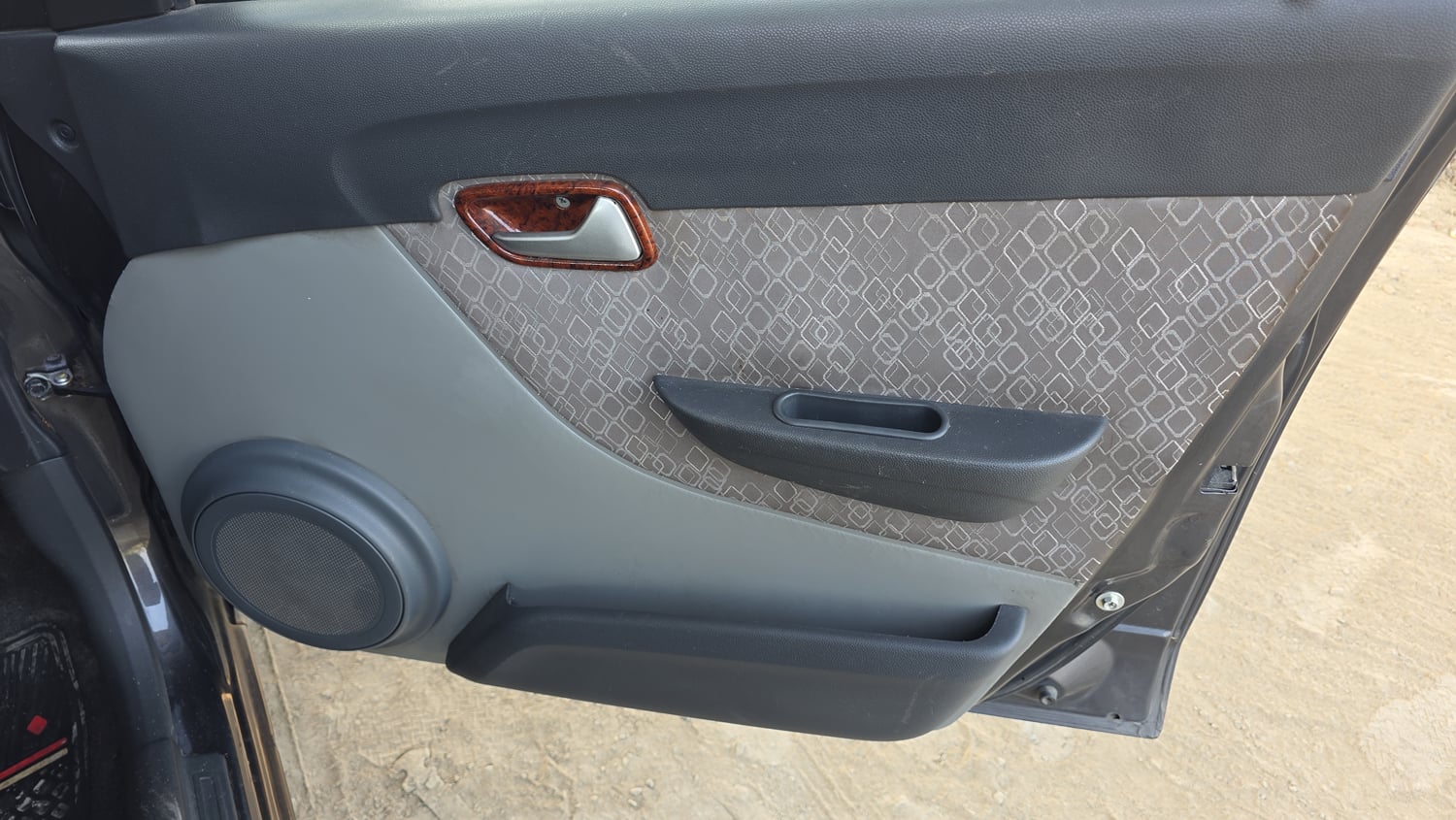 Used 2019 Maruti Suzuki Alto 800 LXi Petrol Manual top_features Door pockets