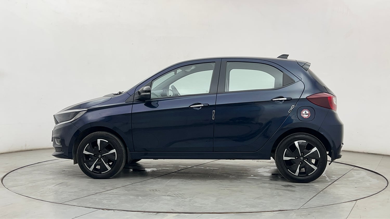 Used 2025 Tata Tiago XZA Petrol Automatic exterior LEFT SIDE VIEW
