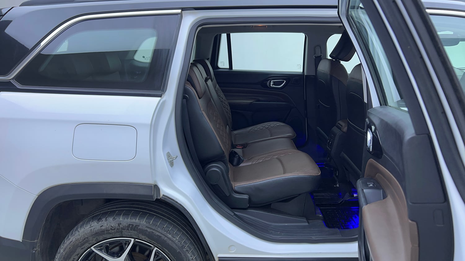 Used 2022 Jeep Meridian Limited (O) 4X2 AT Diesel Automatic interior RIGHT SIDE REAR DOOR CABIN VIEW
