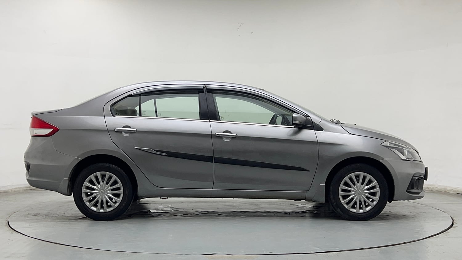 Used 2019 Maruti Suzuki Ciaz Sigma Hybrid 1.5 Petrol Manual exterior RIGHT SIDE VIEW