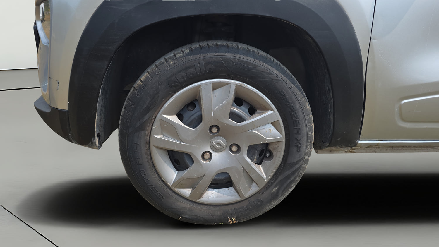Used 2021 Renault Kwid RXT 1.0 Opt Petrol Manual tyres LEFT FRONT TYRE RIM VIEW