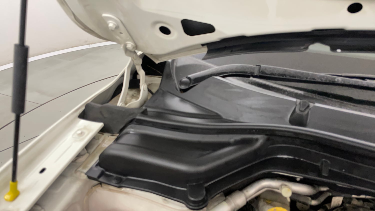Used 2021 Mahindra XUV 300 W8 1.2 Petrol Petrol Manual engine ENGINE RIGHT SIDE HINGE & APRON VIEW
