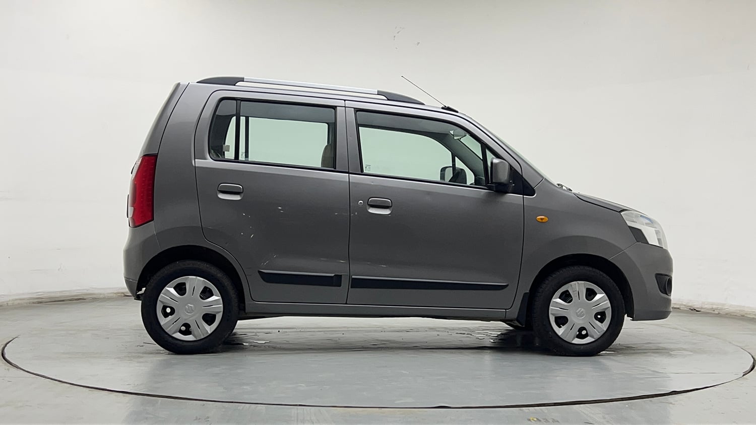 Used 2018 Maruti Suzuki Wagon R VXI Petrol Manual exterior RIGHT SIDE VIEW