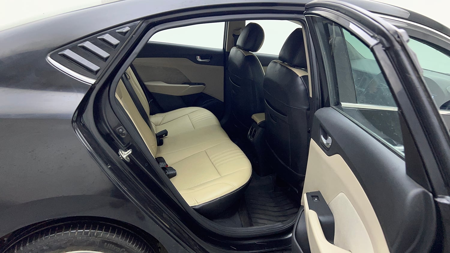 Used 2018 Hyundai Verna SX (O) 1.6 VTVT AT Petrol Automatic interior RIGHT SIDE REAR DOOR CABIN VIEW