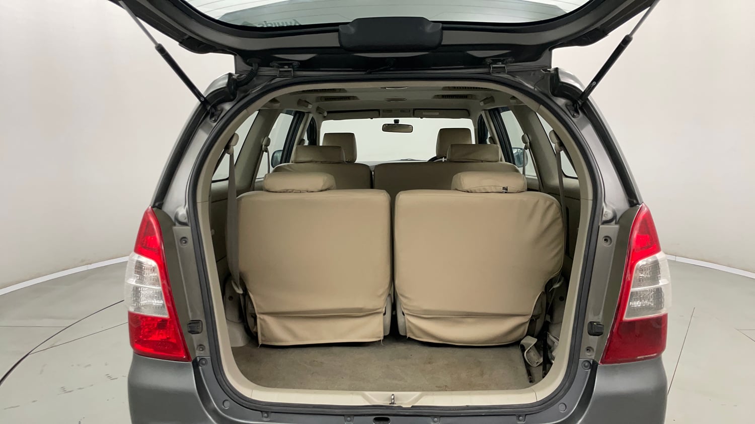 Used 2013 Toyota Innova 2.5 GX 8 STR BS-III Diesel Manual interior DICKY INSIDE VIEW