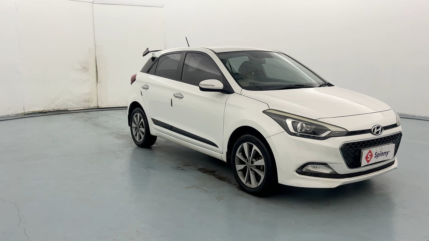 Used 2016 Hyundai Elite i20 Asta 1.2 Petrol Manual exterior RIGHT FRONT CORNER VIEW
